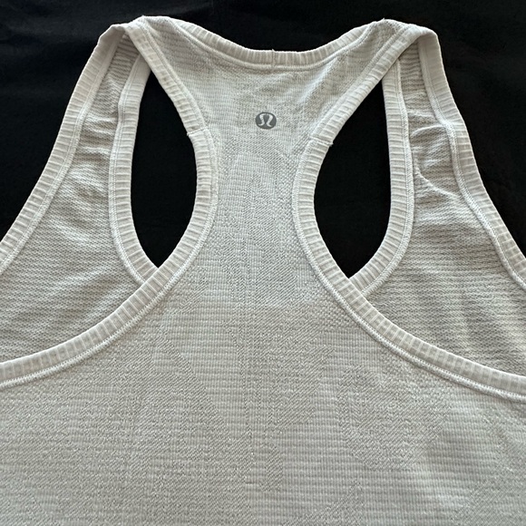 Lululemon Racerback. Size 8. Ivory color with slight pattern. - Picture 2 of 6